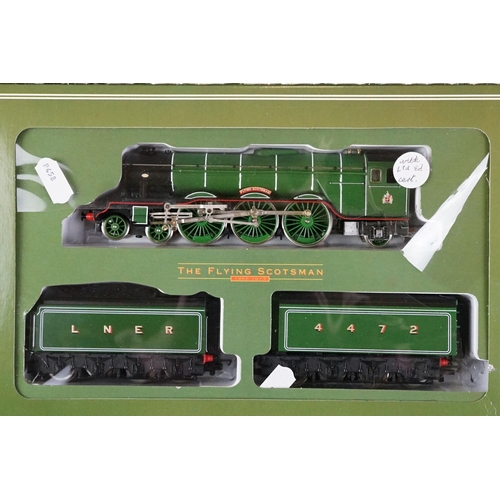 46 - Boxed Hornby OO gauge ltd edn R075 Flying Scotsman locomotive, with certificate, tatty box to one en... 