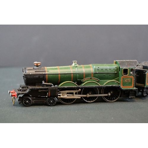 49 - Boxed Hornby Dublo 2221 Cardiff Castle locomotive & tender