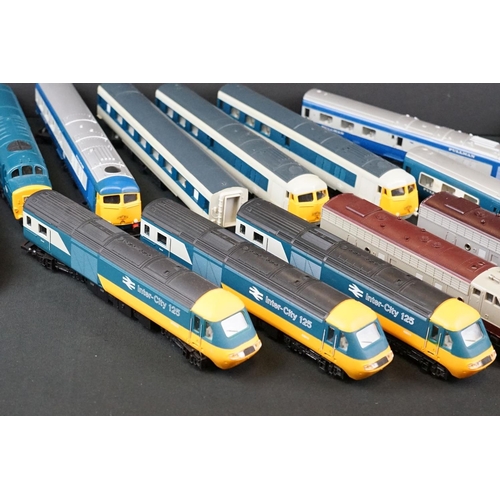 59 - 17 Triang & Hornby OO gauge locomotives, cars and associated rolling stock, mainly locomotives to in... 