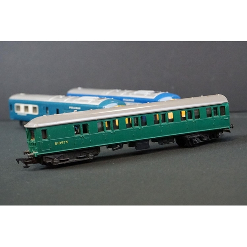 59 - 17 Triang & Hornby OO gauge locomotives, cars and associated rolling stock, mainly locomotives to in... 