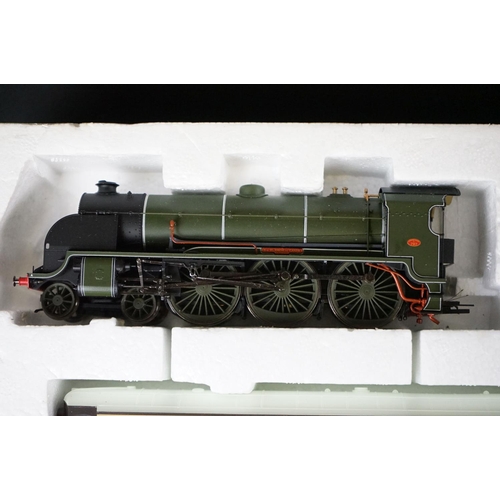 65 - Boxed Hornby OO gauge R1118 Southern Belle train set, appears complete and with certificate