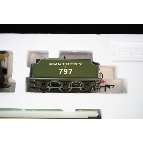 65 - Boxed Hornby OO gauge R1118 Southern Belle train set, appears complete and with certificate