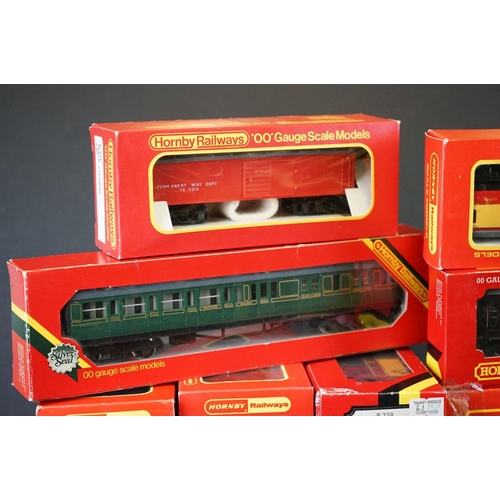 70 - 32 Boxed Hornby / Triang OO gauge items of rolling stock, mainly coaches, includes R739 Breakdown Cr... 