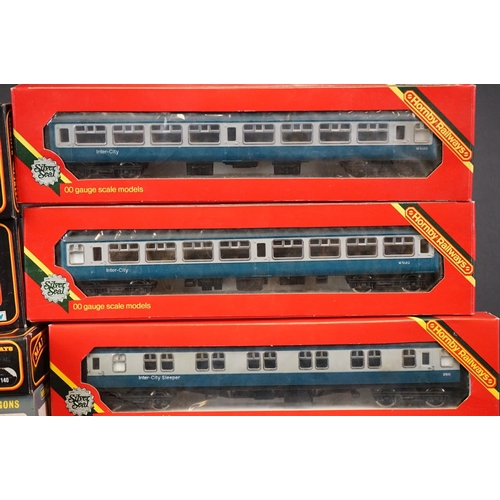 72 - 17 Boxed OO gauge items of rolling stock to include 8 x Wrenn, 4 x Palitoy Mainline and 5 x Hornby