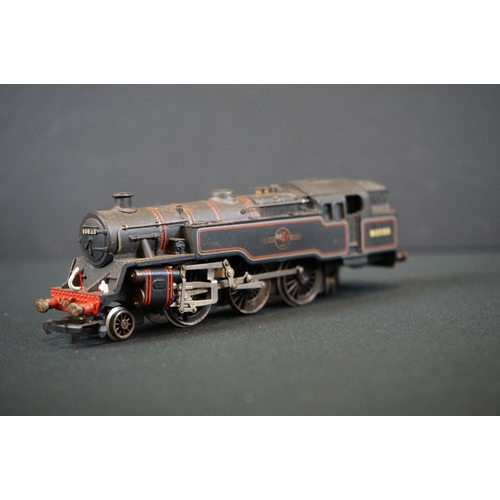 73 - Five boxed OO gauge locomotives to include Wrenn W2218 2-6-4 Tank BR, Replica Railways No 11041 Coll... 