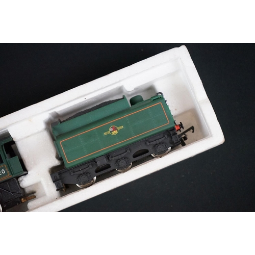 74 - Three boxed Triang / Hornby OO gauge locomotives to include R259S 4-6-2 Britannia Loco with R35 Tend... 