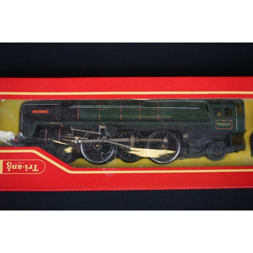 74 - Three boxed Triang / Hornby OO gauge locomotives to include R259S 4-6-2 Britannia Loco with R35 Tend... 