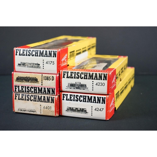 90 - Five boxed Fleischmann HO gauge locomotives to include 4230, 4247, 4401, 1385D & 4175, some tatty bo... 