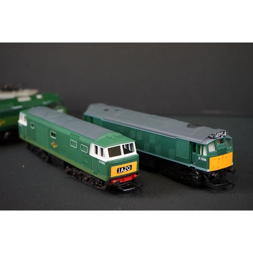 91 - 12 OO gauge locomotives to include Hornby Albert Hall, Triang R351 Electra, Triang Electra etc