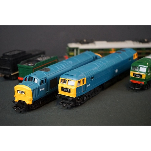 91 - 12 OO gauge locomotives to include Hornby Albert Hall, Triang R351 Electra, Triang Electra etc