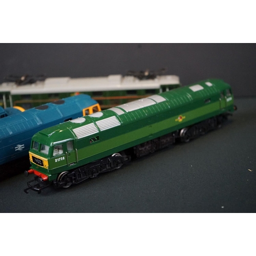 91 - 12 OO gauge locomotives to include Hornby Albert Hall, Triang R351 Electra, Triang Electra etc