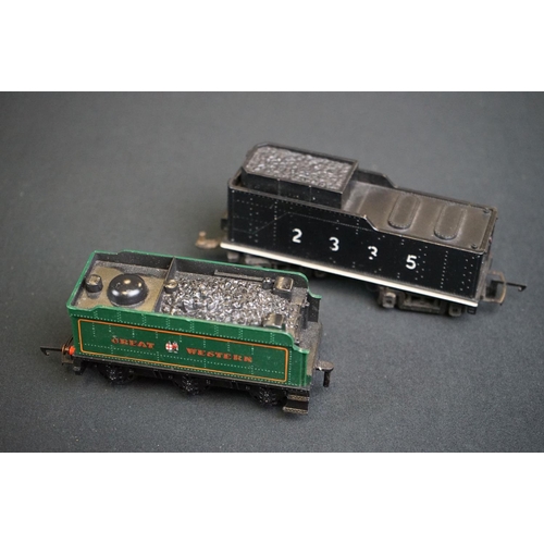 91 - 12 OO gauge locomotives to include Hornby Albert Hall, Triang R351 Electra, Triang Electra etc