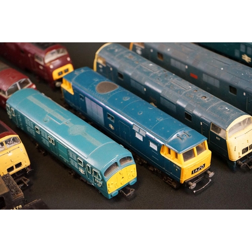 113 - 18 OO gauge locomotives to include Mainline, Hornby, Lima etc, condition varies