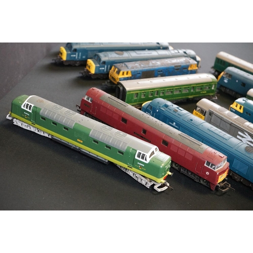 116 - 13 OO gauge locomotives to include Lima Dragon, Lima Western Gladiator, Hornby Railfreight etc