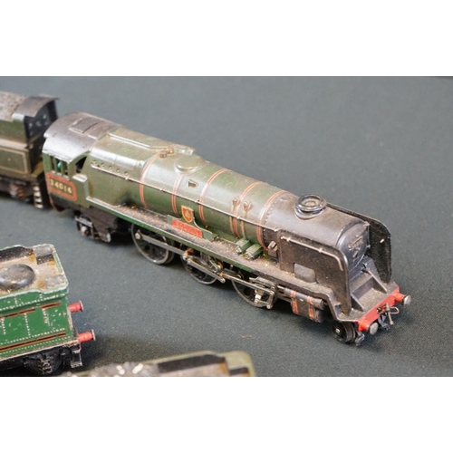 119 - Five OO gauge locomotives to include Wrenn GWR 4090 4-6-0, Wrenn 2-6-4, Hornby Dublo Cardiff Castle ... 