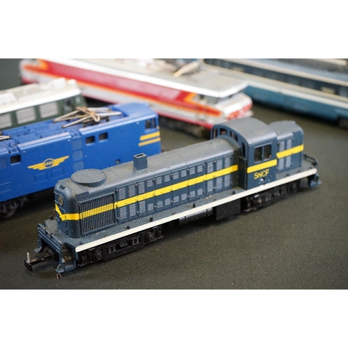 120 - Five Joeuf OO gauge locomotives to include SNCF 70002, SNCF CC6505, E444 etc