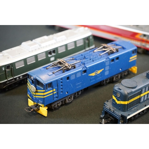 120 - Five Joeuf OO gauge locomotives to include SNCF 70002, SNCF CC6505, E444 etc