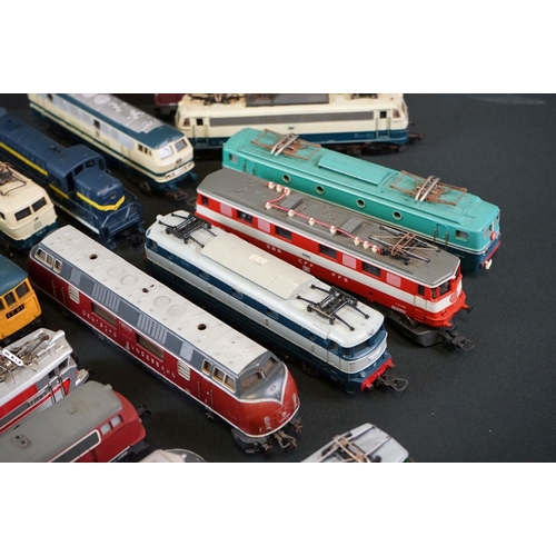 121 - 21 HO / OO gauge locomotives to include Jouef, Lima, Roco, RSO, AHM etc