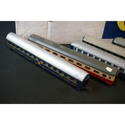 123 - 40 OO gauge items of rolling stock, mainly coaches featuring Airfix, Jouef, Kleinbahn, Lima etc