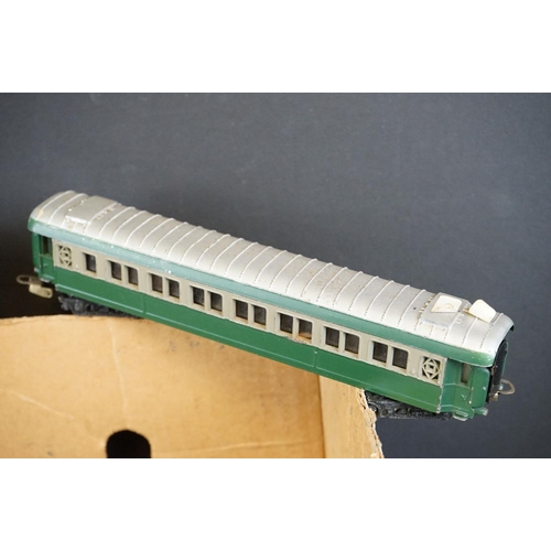 123 - 40 OO gauge items of rolling stock, mainly coaches featuring Airfix, Jouef, Kleinbahn, Lima etc