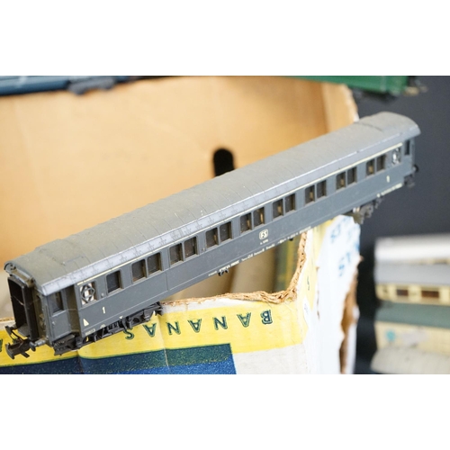 123 - 40 OO gauge items of rolling stock, mainly coaches featuring Airfix, Jouef, Kleinbahn, Lima etc