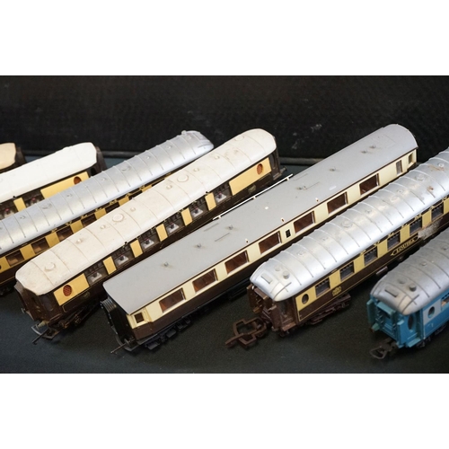 124 - 40 OO gauge items of rolling stock, mainly coaches featuring Airfix, Lima, Triang, etc