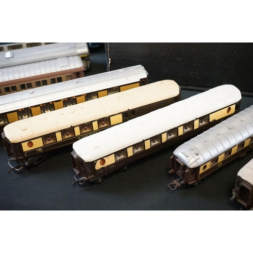 124 - 40 OO gauge items of rolling stock, mainly coaches featuring Airfix, Lima, Triang, etc