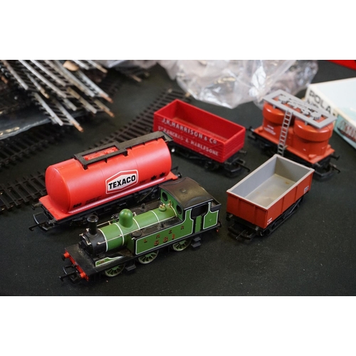 125 - Quantity of OO gauge model railway to include boxed Hornby R689 GWR Freight set (box containing loco... 