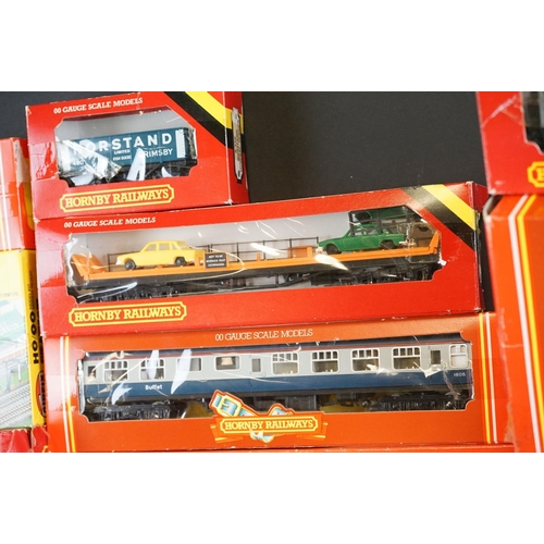 125 - Quantity of OO gauge model railway to include boxed Hornby R689 GWR Freight set (box containing loco... 