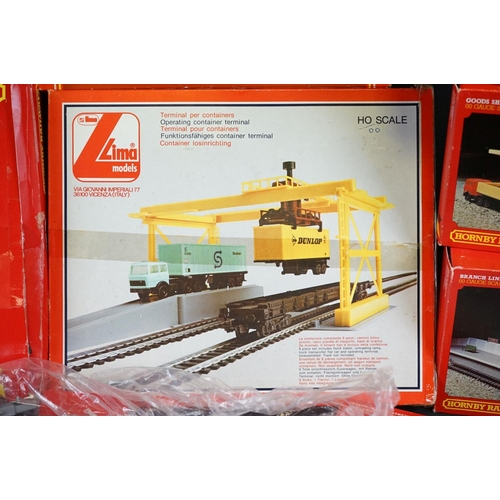 125 - Quantity of OO gauge model railway to include boxed Hornby R689 GWR Freight set (box containing loco... 