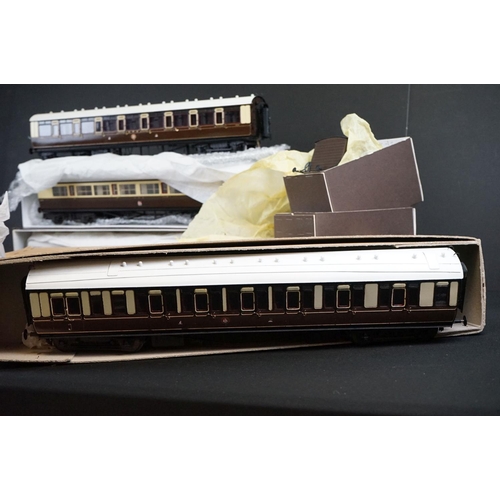 134 - Four kit built GWR coaches in chocolate & brown livery, 2 x  DJR & CCW boxes, plus a kit built horse... 