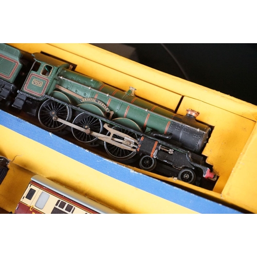 135 - Quantity of Hornby Dublo model railway to include boxed train set with Cardiff Castle locomotive, 5 ... 