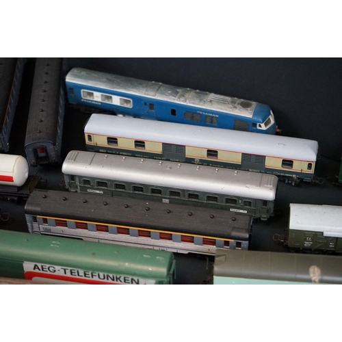 94 - Around 35 HO / OO gauge items of rolling stock, mainly coaches to include Triang, Lima, Dapol etc