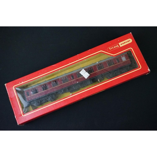 95 - Quantity of OO gauge model railway to include 3 x boxed items of Hornby rolling stock (R6369 Breakdo... 