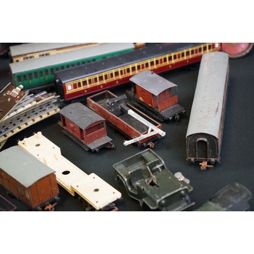 97 - Quantity of Hornby Dublo model railway to include Duchess of Atholl locomotive, 20 x items of rollin... 