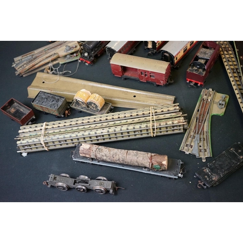 97 - Quantity of Hornby Dublo model railway to include Duchess of Atholl locomotive, 20 x items of rollin... 