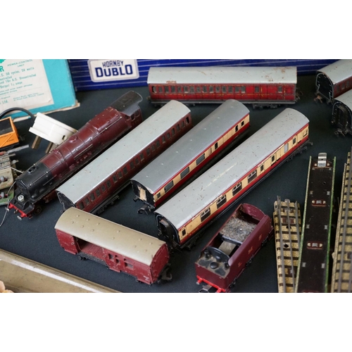 97 - Quantity of Hornby Dublo model railway to include Duchess of Atholl locomotive, 20 x items of rollin... 