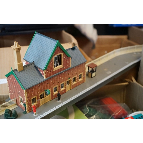 99 - Quantity of OO gauge model railway accessories to include trackside buildings, plastic figures, scen... 