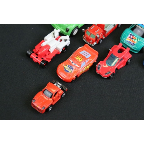 260 - Large collection of small-scale plastic models to include Galoob Micro Machines, Maisto, Mattel and ... 