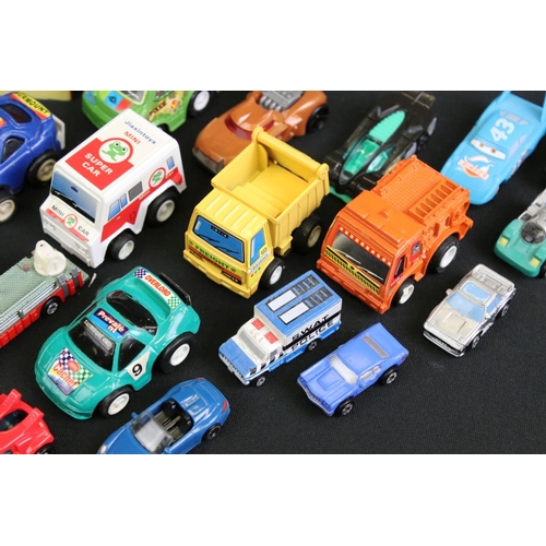 260 - Large collection of small-scale plastic models to include Galoob Micro Machines, Maisto, Mattel and ... 