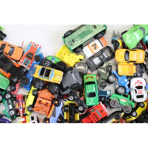 260 - Large collection of small-scale plastic models to include Galoob Micro Machines, Maisto, Mattel and ... 