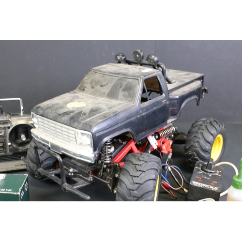 271 - Tamiya 1/10 scale R/C monster truck with Blackfoot chassis and Custom F150 black body, with battery ... 