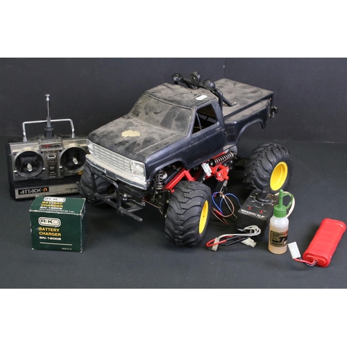 271 - Tamiya 1/10 scale R/C monster truck with Blackfoot chassis and Custom F150 black body, with battery ... 