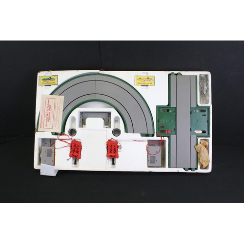 279 - Boxed Triang Minic Motorways Set M.1501 B with two slot cars (featuring a boxed M.1567 3.4 Jaguar) a... 