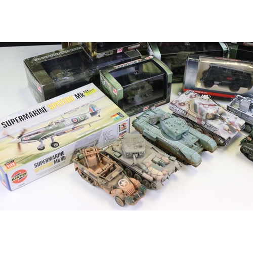 1229 - Collection of 15 boxed diecast models, mainly military examples, to include 7 x HM HobbyMaster, Corg... 