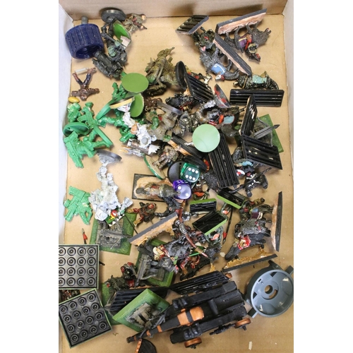 175 - Games Workshop / Fantasy Gaming - Quantity of metal & plastic figures to include mainly well painted... 