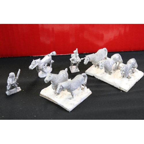 176 - Games Workshop / Fantasy Gaming - Quantity of metal & plastic figures to include painted and unpaint... 