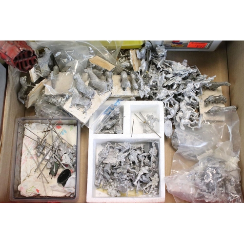 176 - Games Workshop / Fantasy Gaming - Quantity of metal & plastic figures to include painted and unpaint... 