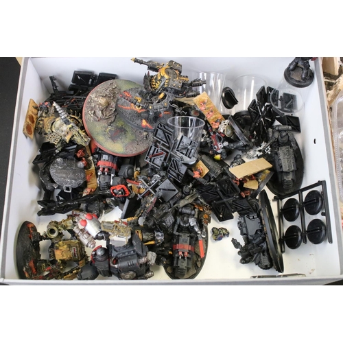 176 - Games Workshop / Fantasy Gaming - Quantity of metal & plastic figures to include painted and unpaint... 