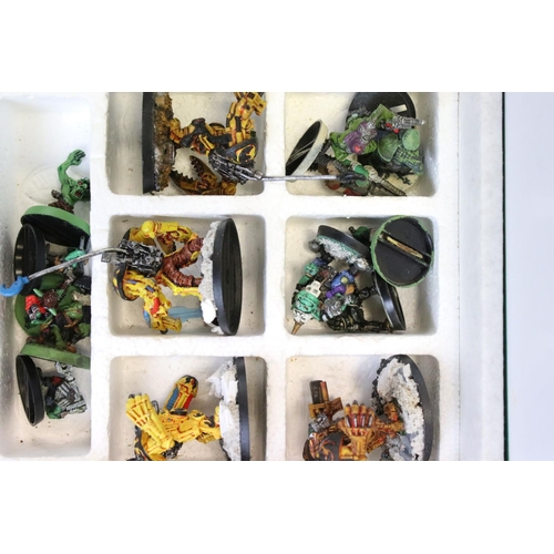 176 - Games Workshop / Fantasy Gaming - Quantity of metal & plastic figures to include painted and unpaint... 